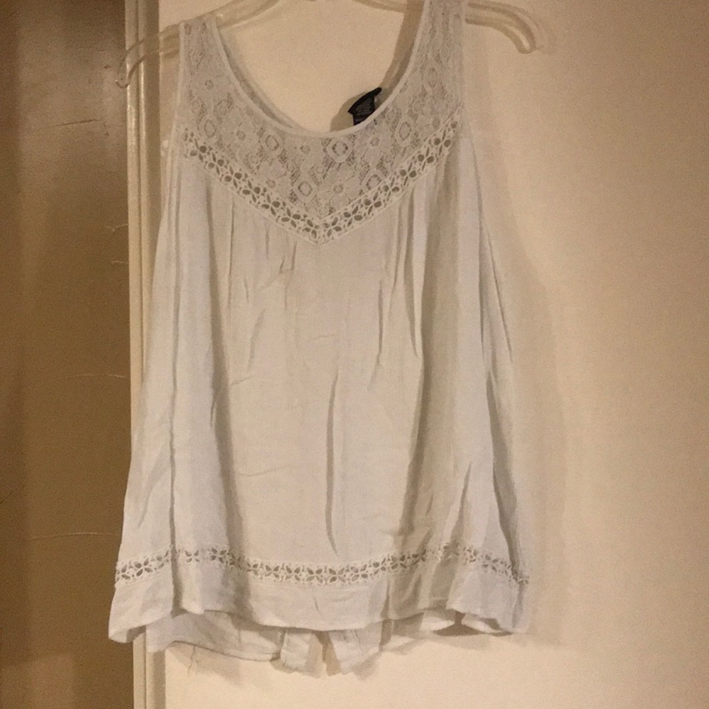 Sleeveless blouse